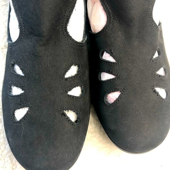 SESTO MEUCCI NUBUCK SUEDE SLIP ON FLATS - BLACK - Picture 5 of 10